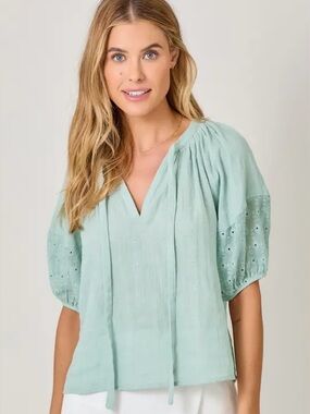 Mystree Embroidered Eyelet Puff Sleeve Blouse NWT Sage Blue Size Medium
